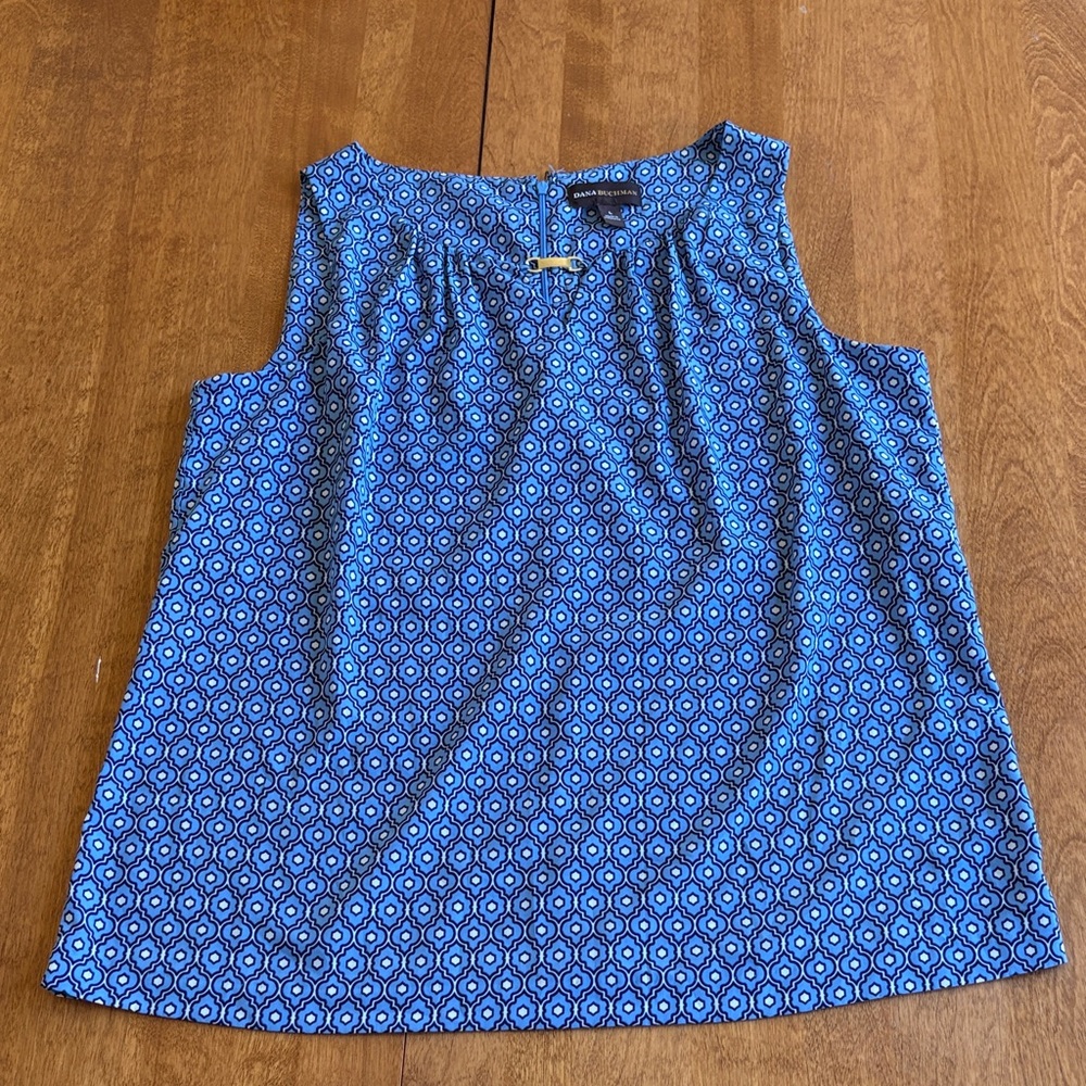 Dana Buchman Blue Sleeveless Tank Gold Clasp